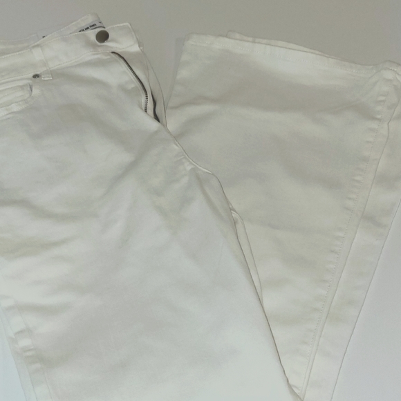 ELIZABETH AND JAMES Pants - Picture 2 of 6